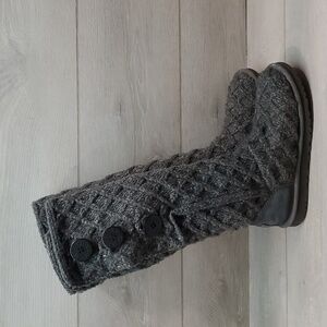 Ugg Australia Women Sweater Cardi 3 buttons Boots shoes sz 5